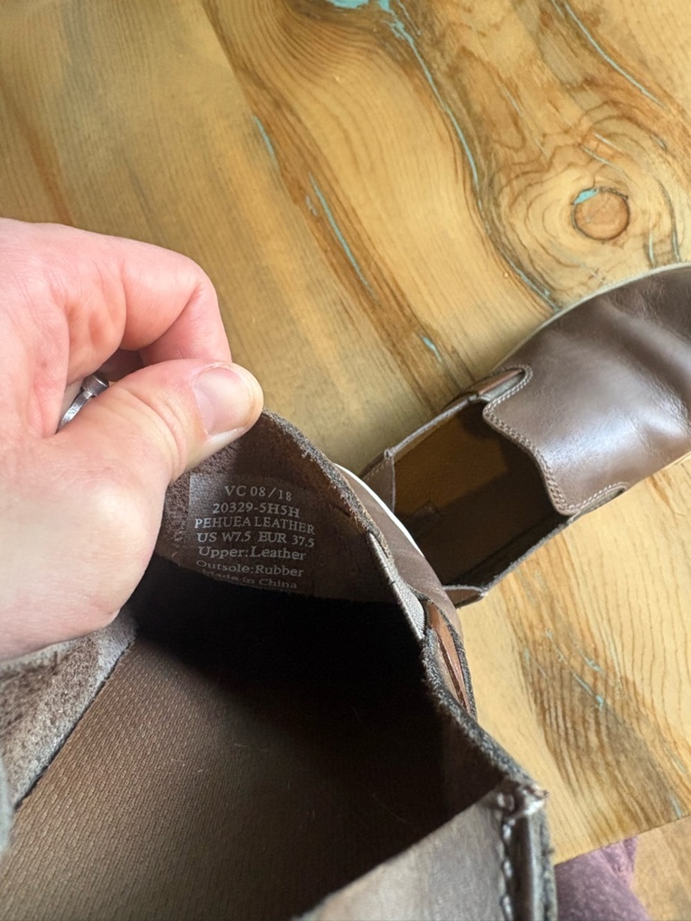 Olukai leather shoes 7.5 - Picture 3 of 6